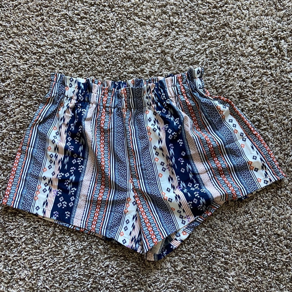 Shorts 🩳 - Picture 2 of 2